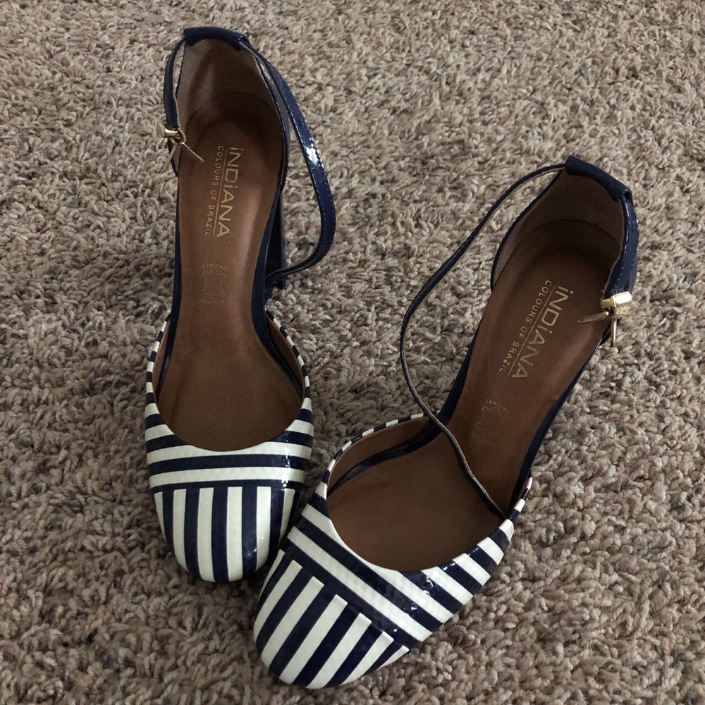 Gorgeous blue and white striped heels!